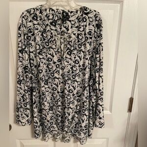 New Directions Black & White Swirl Print Blouse